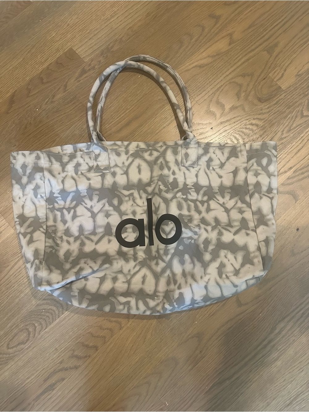 ALO Yoga Gray and Cream Tie-Dye Tote